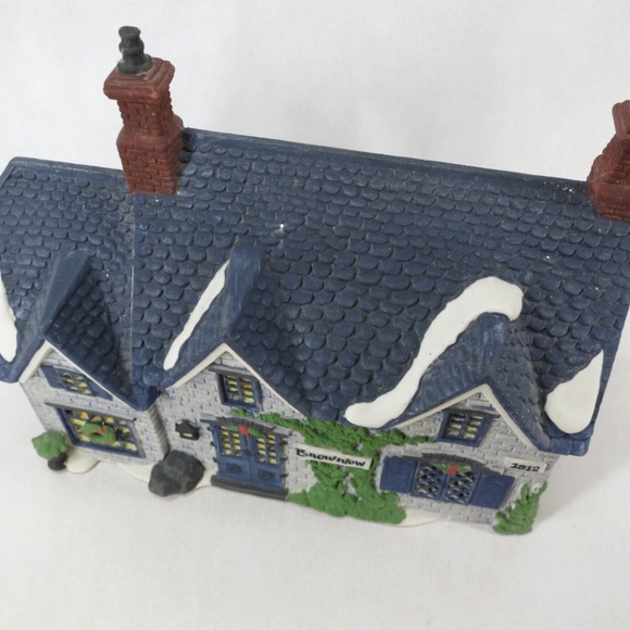 Department 56 Brownlow House Oliver Twist 55530 Christmas Dickens Village - Picture 4 of 6